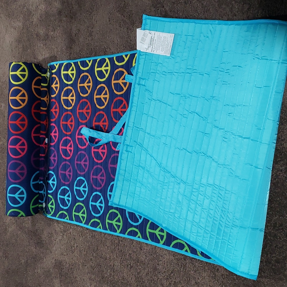 NWT. Peace Sign Beach Mat with Pillow - Picture 4 of 5